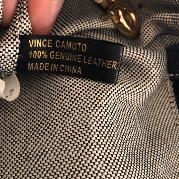 VINCE CAMUTO black pebble leather large shoulder handbag. - Picture 15 of 16